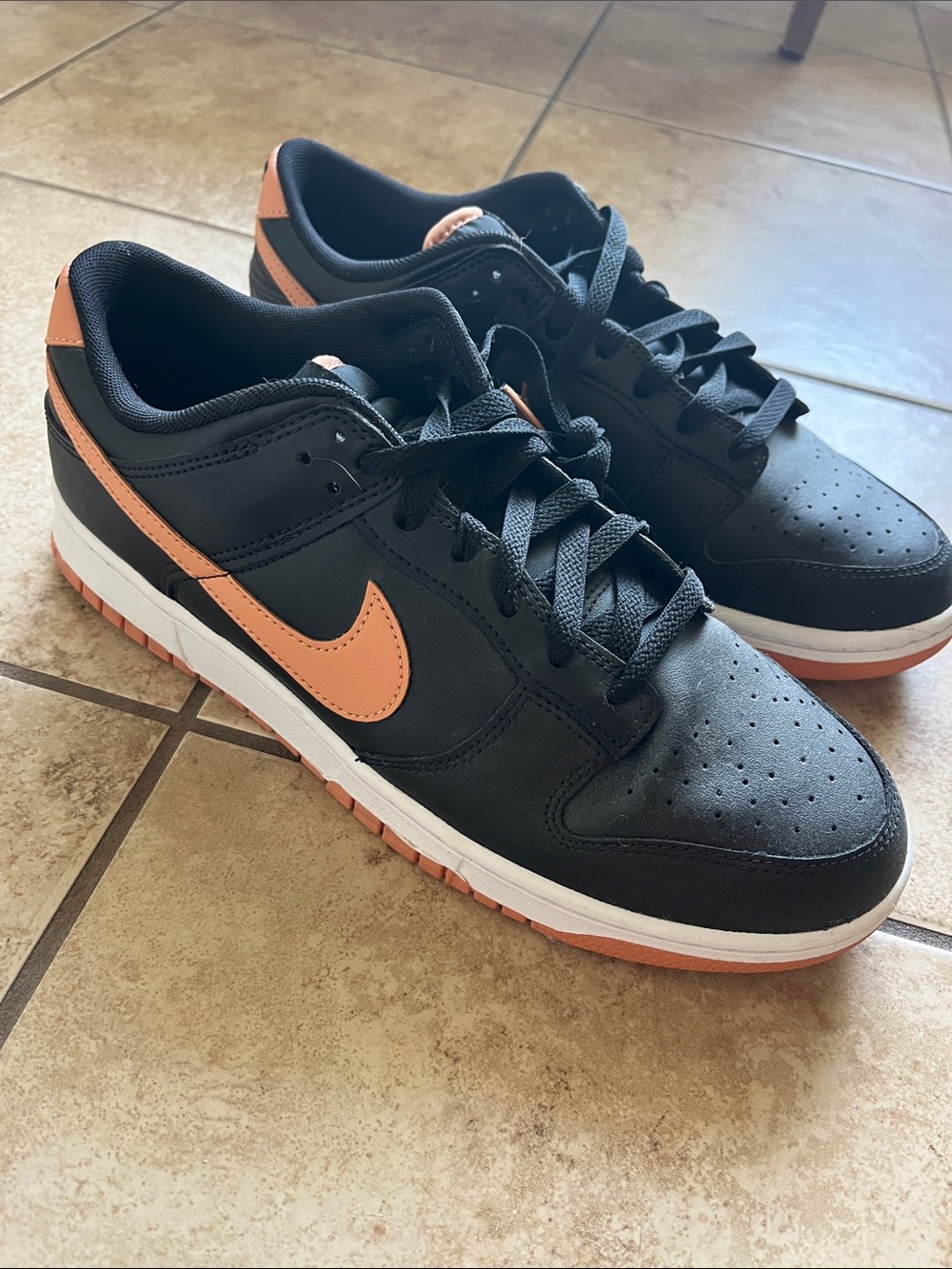 Black and Tan Low-Top Men's Sneakers - Classic Street Style